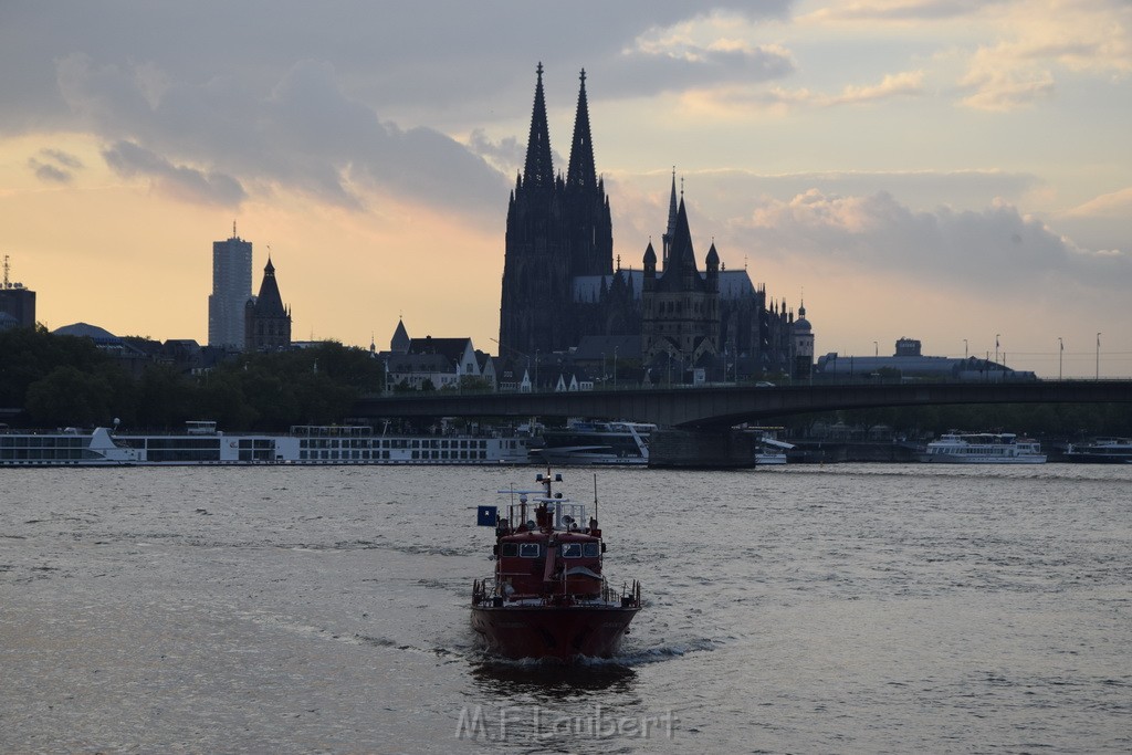 PRhein Koeln Porz Ensen Schwimmer untergegangen P180.JPG - Miklos Laubert